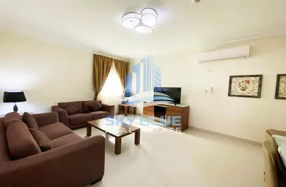 Apartment - 2 Bedrooms - 2 Bathrooms for rent in Umm Ghuwalina - Umm Ghuwailina - Doha