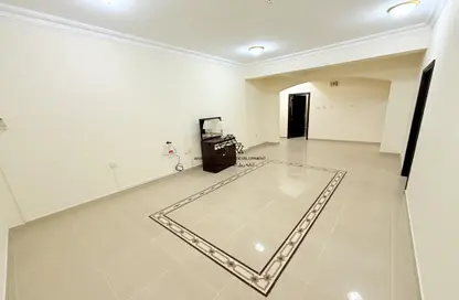 Apartment - 2 Bedrooms - 2 Bathrooms for rent in Madinat Khalifa South - Madinat Khalifa - Doha