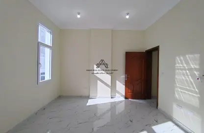 Apartment - 2 Bedrooms - 2 Bathrooms for rent in Umm Ghuwailina - Doha