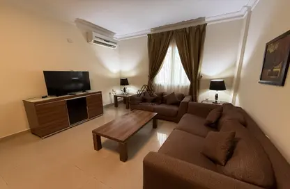 Apartment - 3 Bedrooms - 3 Bathrooms for rent in Umm Ghuwailina 4 - Umm Ghuwailina - Doha