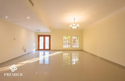 Villa - 4 Bedrooms - 4 Bathrooms for rent in Umm Al Seneem Street - Ain Khaled - Doha