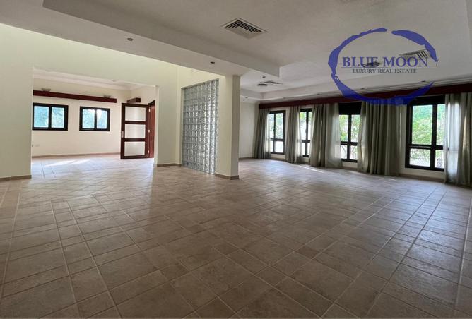 Compound - 4 Bedrooms - 5 Bathrooms for rent in Al Nasr Street - Al Nasr - Doha