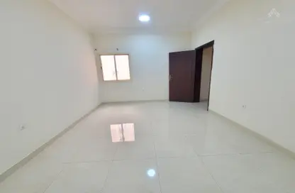 Apartment - 2 Bedrooms - 2 Bathrooms for rent in Umm Ghuwalina - Umm Ghuwailina - Doha