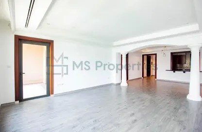 Townhouse - 2 Bedrooms - 3 Bathrooms for rent in West Porto Drive - Porto Arabia - The Pearl Island - Doha