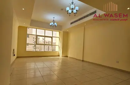 Apartment - 2 Bedrooms - 2 Bathrooms for rent in Building 12 - Abu Umama Street - Al Muntazah - Doha