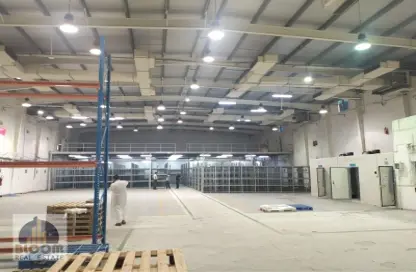 Warehouse - Studio - 4 Bathrooms for rent in Industrial Area 5 - Industrial Area - Industrial Area - Doha