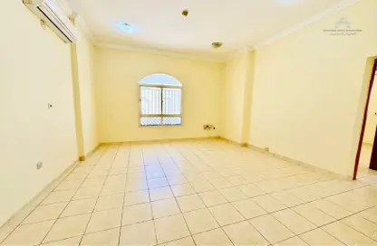 Apartment - 2 Bedrooms - 2 Bathrooms for rent in Al Muntazah - Doha