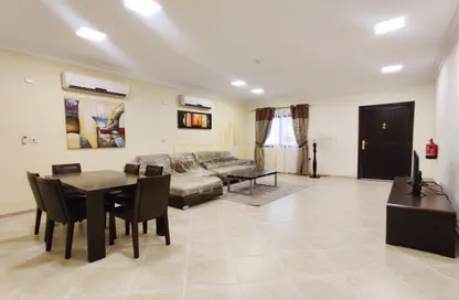 Villa - 3 Bedrooms - 3 Bathrooms for rent in Al Hamraa Street - Al Thumama - Doha