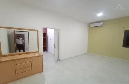 Apartment - 1 Bedroom - 1 Bathroom for rent in Al Mansoura - Doha