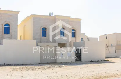 Apartment - 5 Bedrooms - 5 Bathrooms for sale in Umm Salal Ali - Doha