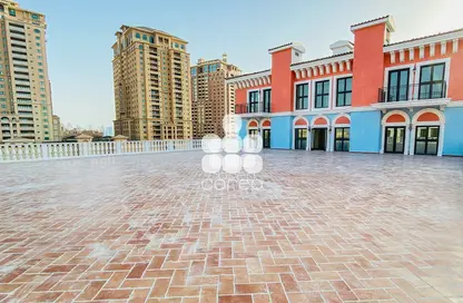 Apartment - 5 Bedrooms - 6 Bathrooms for rent in Carnaval - Qanat Quartier - The Pearl Island - Doha