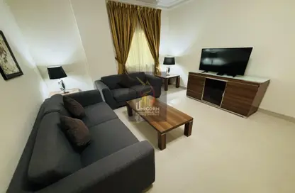 Apartment - 2 Bedrooms - 2 Bathrooms for rent in Quraish Street - Umm Ghuwailina - Doha