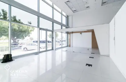 Show Room - Studio - 2 Bathrooms for rent in Barwa Commercial Avenue - Umm Al Seneem - Doha