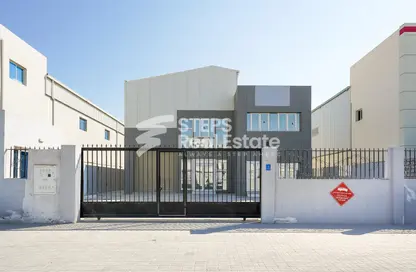 Warehouse - Studio - 3 Bathrooms for rent in Industrial Area 4 - Industrial Area - Industrial Area - Doha