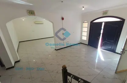 Villa - 5 Bedrooms - 4 Bathrooms for rent in Ain Khalid Gate - Ain Khaled - Doha