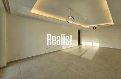 Apartment - 2 Bedrooms - 4 Bathrooms for rent in Imperial Diamond - Viva Bahriyah - The Pearl Island - Doha