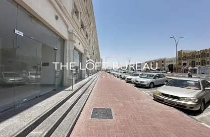 Shop - Studio - 3 Bathrooms for rent in Oriental Village - Al Aziziyah - Al Aziziyah - Doha