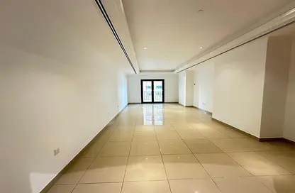 Apartment - 2 Bedrooms - 3 Bathrooms for rent in Porto Arabia - The Pearl Island - Doha