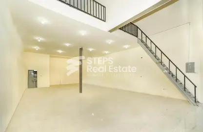 Show Room - Studio - 1 Bathroom for rent in Al Wajba - Al Rayyan - Doha