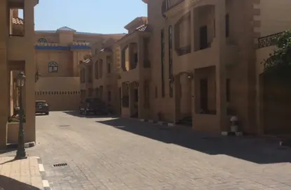 Compound - 3 Bedrooms - 4 Bathrooms for rent in Al Nuaija - Doha