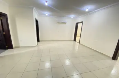 Apartment - 3 Bedrooms - 3 Bathrooms for rent in Al Aziziyah - Al Aziziyah - Doha