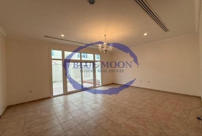 Compound - 3 Bedrooms - 5 Bathrooms for rent in Ain Khaled - Doha