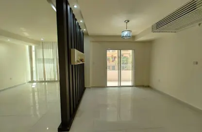 Apartment - 2 Bedrooms - 2 Bathrooms for rent in Umm Ghuwailina 4 - Umm Ghuwailina - Doha