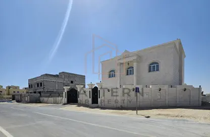 Villa - 7 Bedrooms - 7+ Bathrooms for sale in Umm Al Amad - Umm Al Amad - Al Shamal