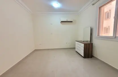 Apartment - 2 Bedrooms - 2 Bathrooms for rent in Al Nasr - Doha