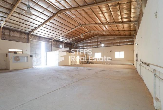 Warehouse - Studio for rent in Industrial Area 4 - Industrial Area - Industrial Area - Doha