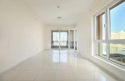 Apartment - 2 Bedrooms - 3 Bathrooms for rent in Viva West - Viva Bahriyah - The Pearl Island - Doha