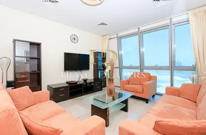صورة لـ غرفة المعيشة شقة - 2 غرف نوم - 3 حمامات للايجار في برج زجزاج  ا - أبراج زجزاج - الخليج الغربي - الدوحة ، صورة رقم 1