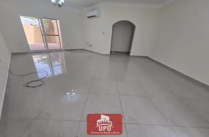 Villa - 2 Bedrooms - 2 Bathrooms for rent in Bu Hamour Street - Abu Hamour - Doha