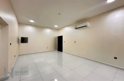 Apartment - 2 Bedrooms - 2 Bathrooms for rent in Al Kheesa - Umm Salal Mohammed