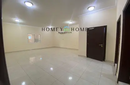 Apartment - 2 Bedrooms - 2 Bathrooms for rent in Bin Omran - Fereej Bin Omran - Doha