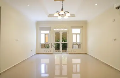 Villa - 4 Bedrooms - 3 Bathrooms for rent in Muraikh - AlMuraikh - Doha