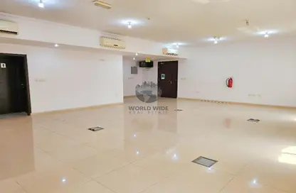 Office Space - Studio - 2 Bathrooms for rent in Umm Ghwailina Comm - Umm Ghuwalina - Umm Ghuwailina - Doha