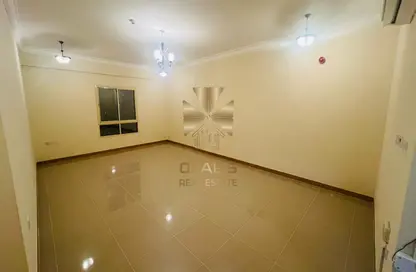 Apartment - 3 Bedrooms - 3 Bathrooms for rent in Al Mansoura - Al Mansoura - Doha