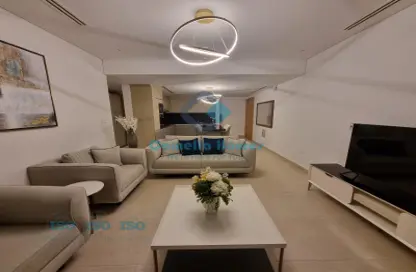 Apartment - 1 Bedroom - 2 Bathrooms for rent in Floresta Gardens - The Pearl Island - Doha