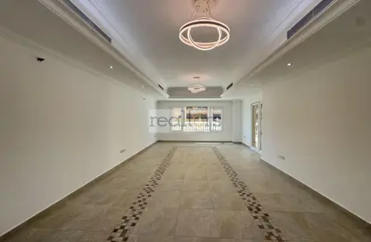 Apartment - 2 Bedrooms - 3 Bathrooms for rent in Sabban Towers - Porto Arabia - The Pearl Island - Doha