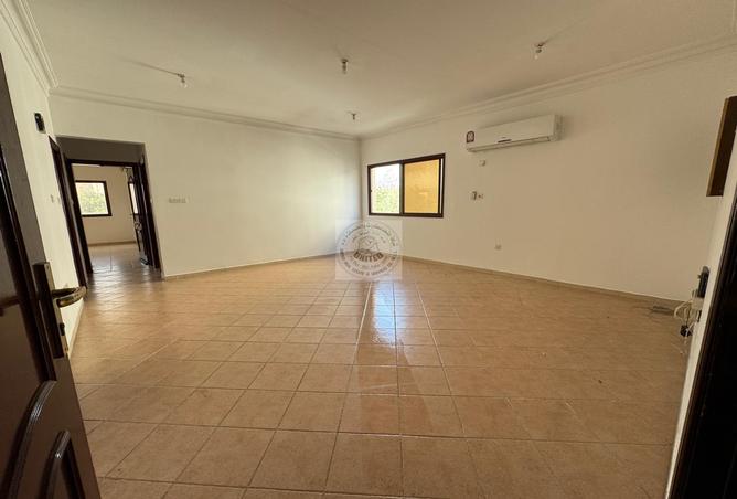 Apartment - 2 Bedrooms - 2 Bathrooms for rent in Anas Street - Fereej Bin Mahmoud North - Fereej Bin Mahmoud - Doha