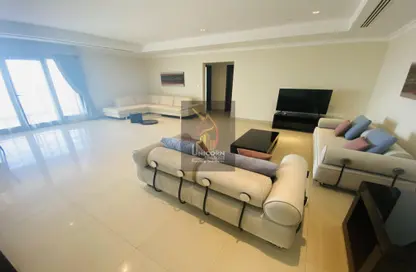 Apartment - 2 Bedrooms - 3 Bathrooms for rent in West Porto Drive - Porto Arabia - The Pearl Island - Doha