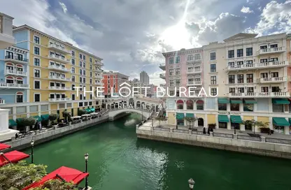 Apartment - 2 Bedrooms - 3 Bathrooms for rent in Carnaval - Qanat Quartier - The Pearl Island - Doha