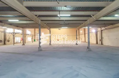 Warehouse - Studio - 3 Bathrooms for rent in Industrial Area 4 - Industrial Area - Industrial Area - Doha