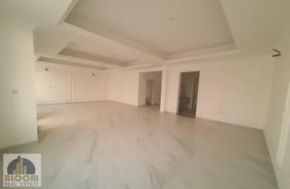 Villa - 7 Bedrooms for sale in Izghawa - Izghawa - Doha