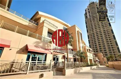 Townhouse - 3 Bedrooms - 4 Bathrooms for rent in Tower 10 - Abraj Quartiers - The Pearl Island - Doha