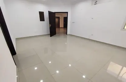 Apartment - 3 Bedrooms - 2 Bathrooms for rent in Fereej Bin Mahmoud - Doha