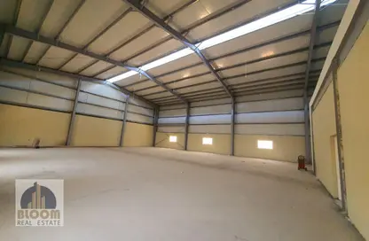 Warehouse - Studio - 4 Bathrooms for rent in East Industrial Street - Birkat Al Awamer - Al Wakra