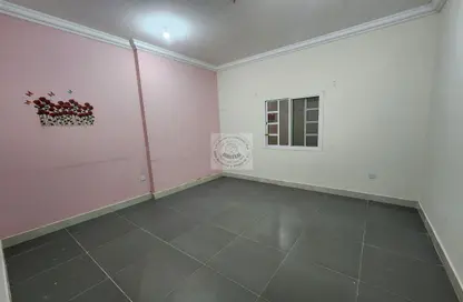 Apartment - 3 Bedrooms - 2 Bathrooms for rent in Bin Omran 35 - Fereej Bin Omran - Doha