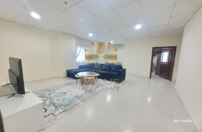 Apartment - 2 Bedrooms - 2 Bathrooms for rent in Al Zubair Bakkar Street - Al Sadd - Doha